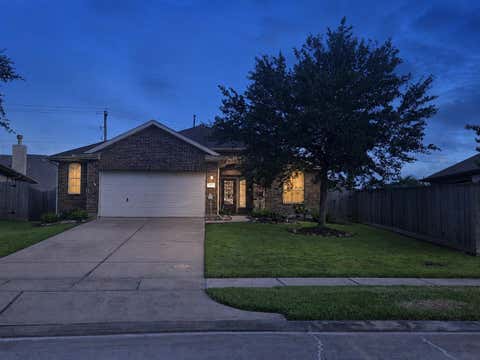 Homes For Sale - 2406 Santiago Lane<br/> League City, TX 77573