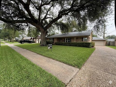 Photo of 8226 Garden Parks Drive, Houston, TX 77075 (MLS # 44829613)