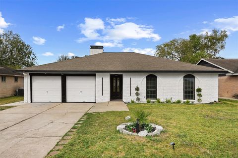 Photo of 6618 Castleview Lane, Houston, TX 77489 (MLS # 85428191)