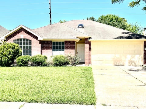 Photo of 17002 Summer Hollow Drive, Sugar Land, TX 77498 (MLS # 48649175)
