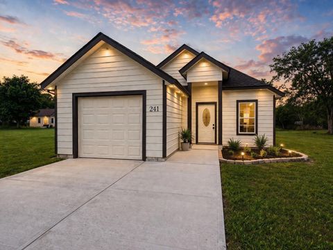 Photo of 241 SE 19 Th St, Hempstead, TX 77445 (MLS # 88545547)