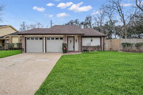 Photo of 1806 Meadowlocke Lane, Sugar Land, TX 77478 (MLS # 8688570)