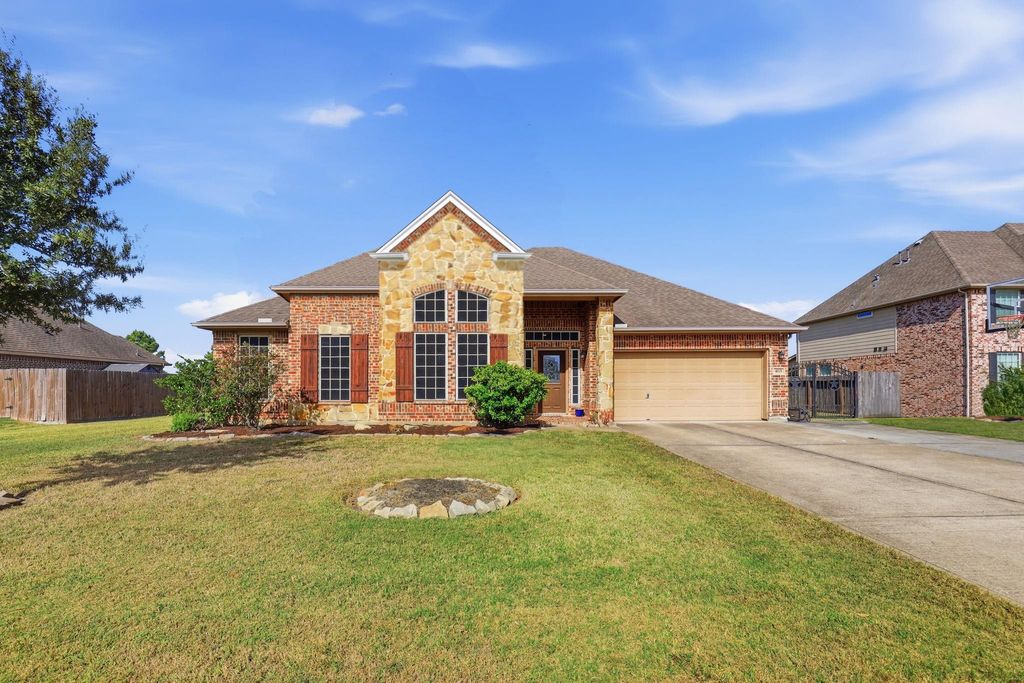 Photo of 4115 Broadmoor Drive, Mont Belvieu, TX 77523 (MLS # 38130776)