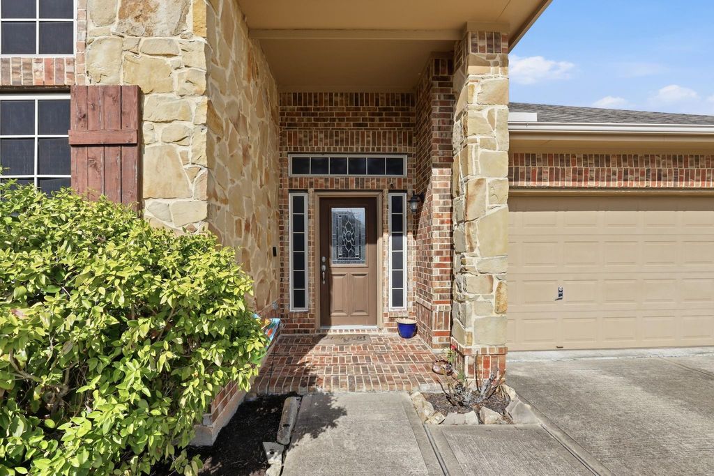 Photo of 4115 Broadmoor Drive, Mont Belvieu, TX 77523 (MLS # 38130776)
