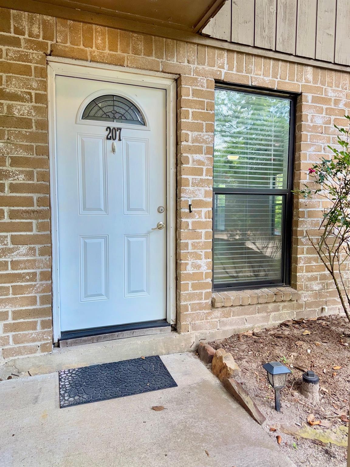 1011 Hamblen Road 207
