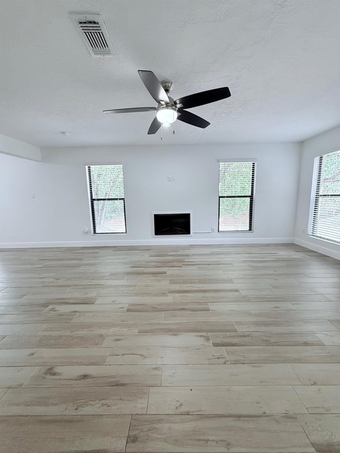 1011 Hamblen Road 207