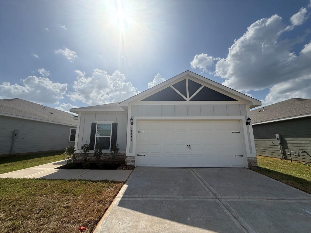 Photo of 15881 Berry Hill Drive, Conroe, TX 77303 (MLS # 13163363)