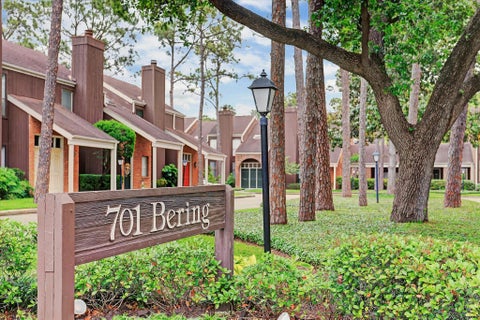 Photo of 701 Bering Drive #402, Houston, TX 77057 (MLS # 76136375)