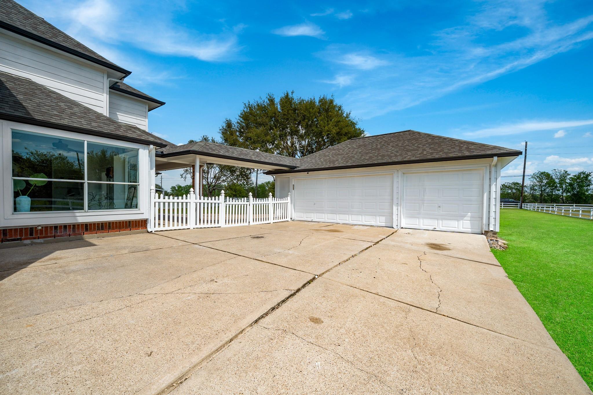 7211 Savannah Glen Lane W