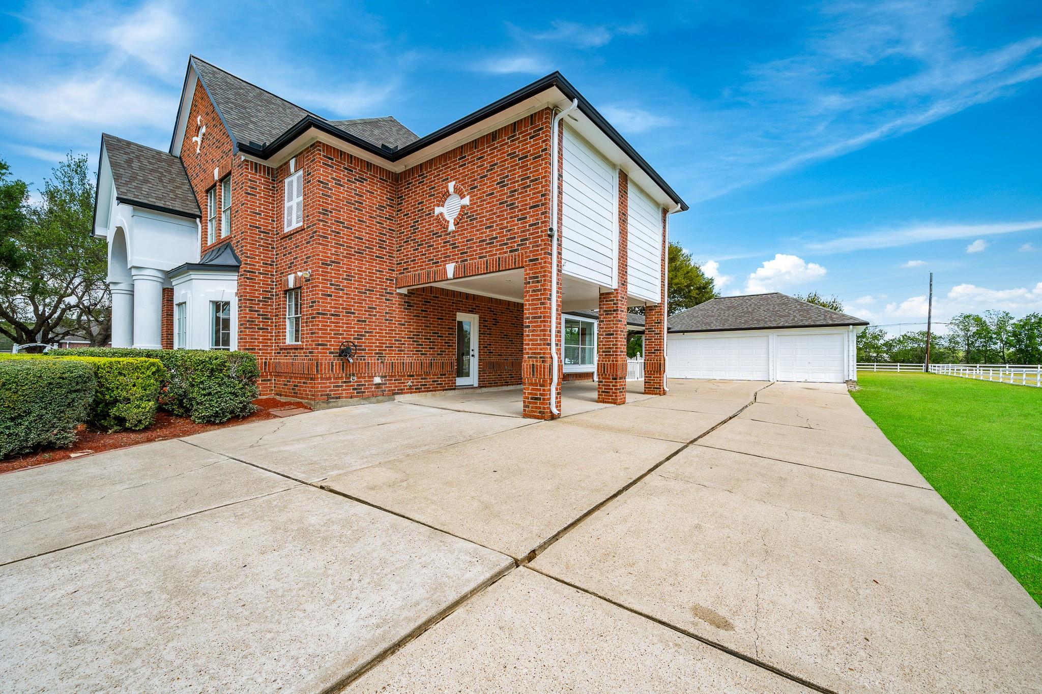 7211 Savannah Glen Lane W