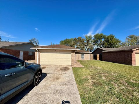 Photo of 5610 Drakestone Bl Blvd, Houston, TX 77053 (MLS # 26377936)
