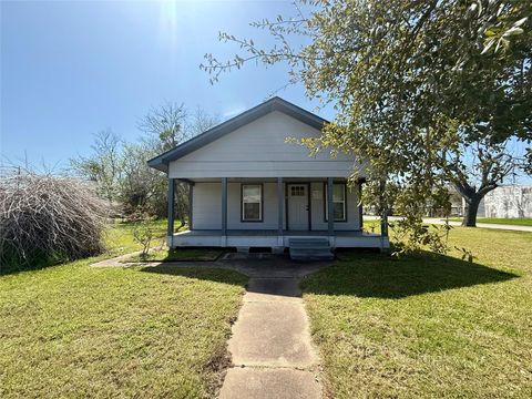 Tiny photo for 429 W 2nd Street, Freeport, TX 77541 (MLS # 85123308)