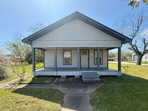 Photo of 429 W 2nd Street, Freeport, TX 77541 (MLS # 85123308)