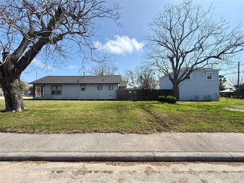 Tiny photo for 429 W 2nd Street, Freeport, TX 77541 (MLS # 85123308)