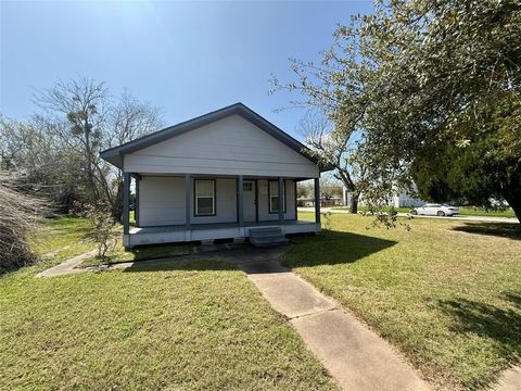 Tiny photo for 429 W 2nd Street, Freeport, TX 77541 (MLS # 85123308)