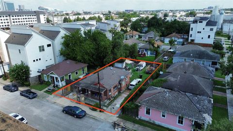 Photo of 3317 Jefferson St, Houston, TX 77003 (MLS # 84911977)