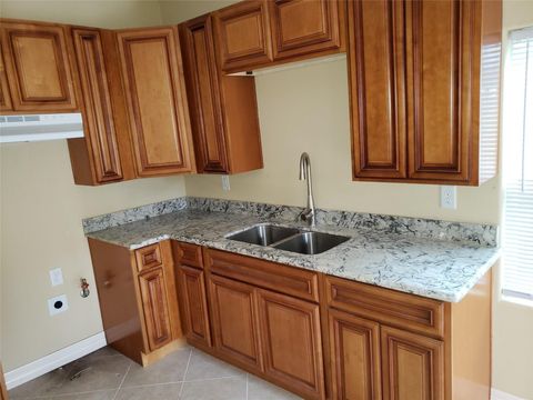 Photo of 319 Johnson Street #B, Pasadena, TX 77506 (MLS # 98098989)