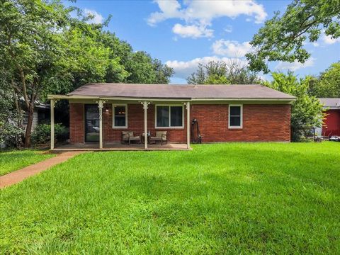 Photo of 2806 4th Avenue N, Texas City, TX 77590 (MLS # 12403704)