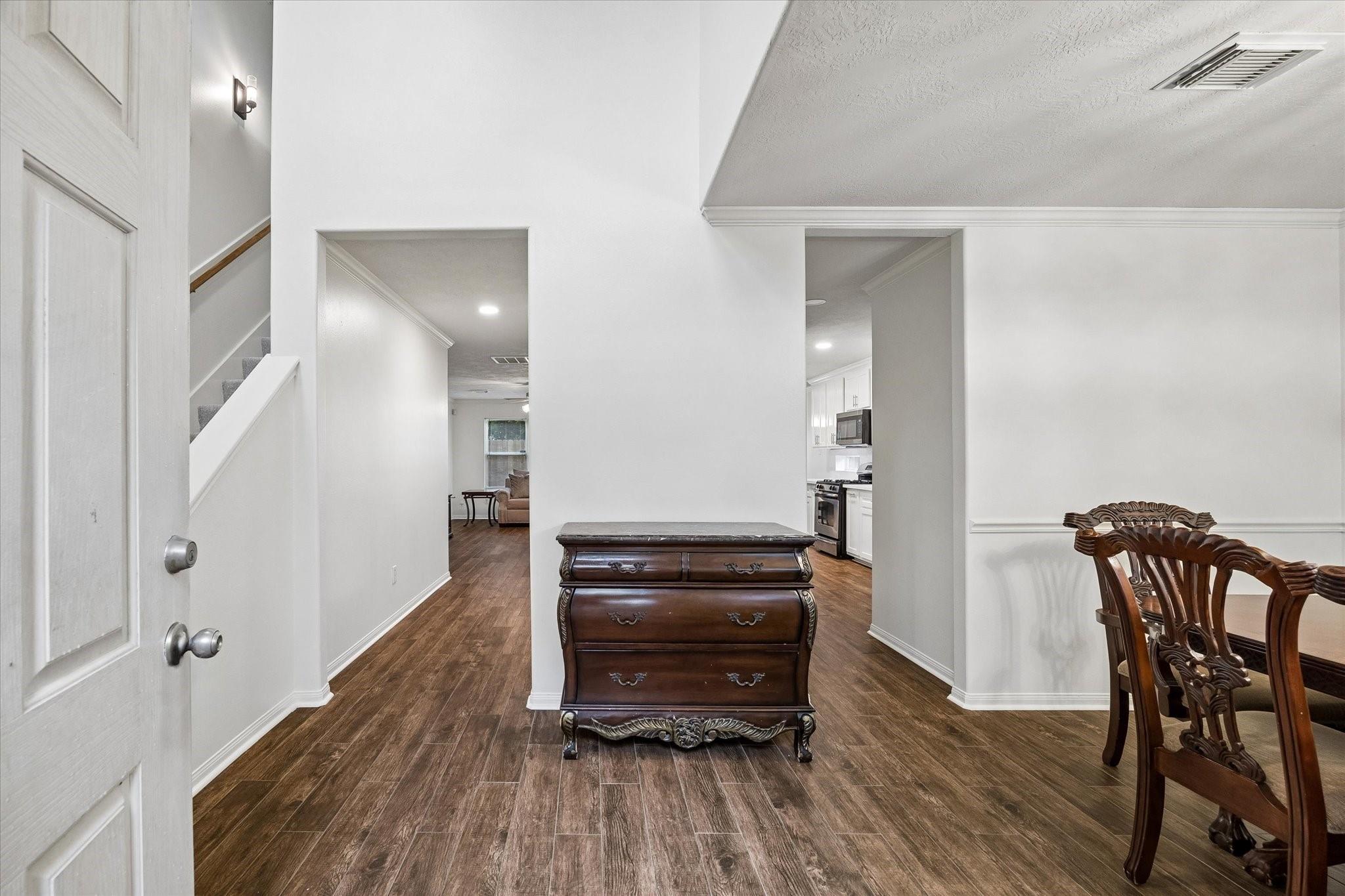 2709 Los Alamos Circle