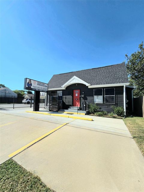 Photo of 616 Shaver Street, Pasadena, TX 77506 (MLS # 19540914)