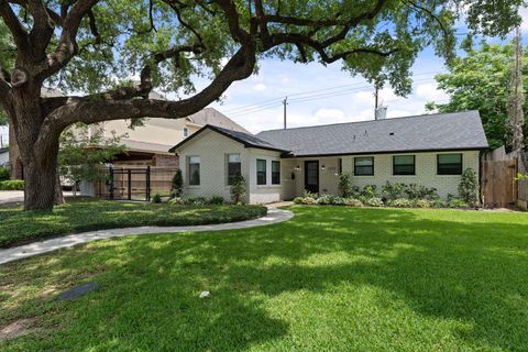 Photo of 2501 Briarhurst Drive, Houston, TX 77057 (MLS # 22786864)