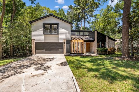 Photo of 53 E Torchpine Circle, The Woodlands, TX 77381 (MLS # 84856764)