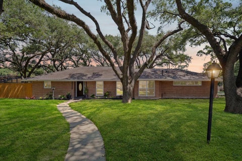 Homes For Sale - 7702 Nairn Street<br/> Houston, TX 77074
