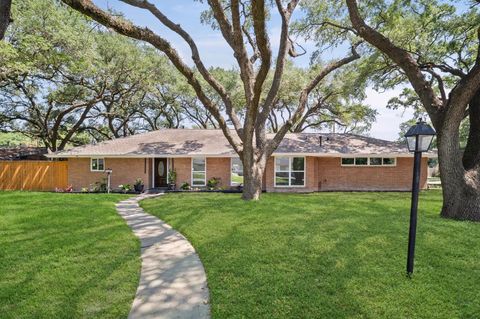 Photo of 7702 Nairn Street, Houston, TX 77074 (MLS # 46694473)