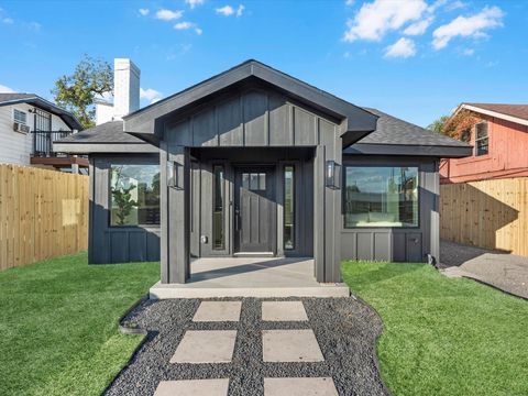 Photo of 508 Dell Court, Houston, TX 77009 (MLS # 7289036)