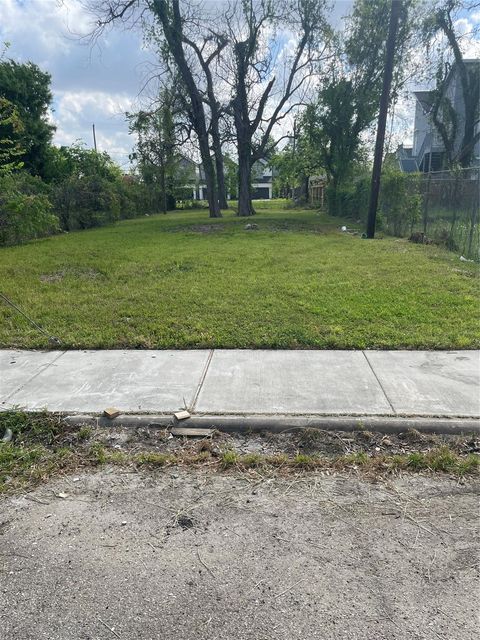 Photo of 1711 Granger Street, Houston, TX 77020 (MLS # 86729301)