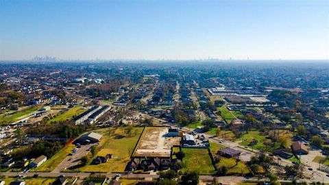 Tiny photo for 2011 Rocky Sharp Trail, Houston, TX 77088 (MLS # 24577374)