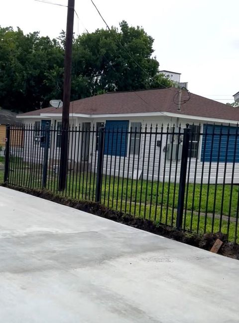 Photo of 1704 Sam Wilson Street #7, Houston, TX 77020 (MLS # 16019301)