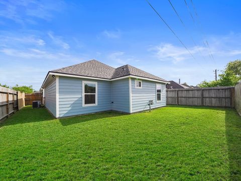 Tiny photo for 6431 Marinwood Drive, Houston, TX 77053 (MLS # 70095841)