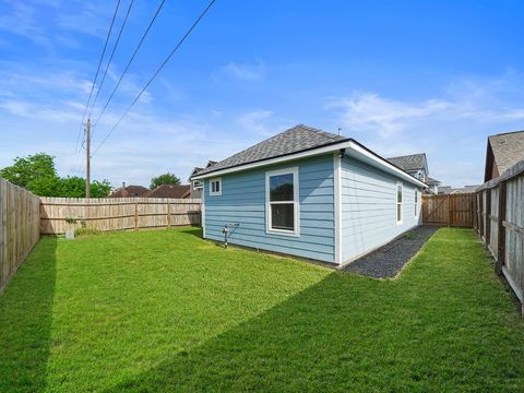 Tiny photo for 6431 Marinwood Drive, Houston, TX 77053 (MLS # 70095841)