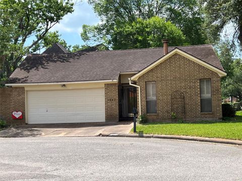 Photo of 1521 Crestmont Street, Wharton, TX 77488 (MLS # 96656780)