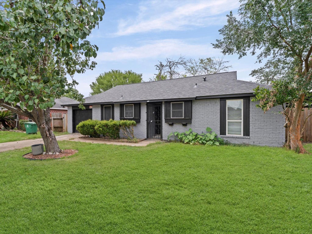 Photo of 12206 Flushing Meadows Drive, Houston, TX 77089 (MLS # 30358169)