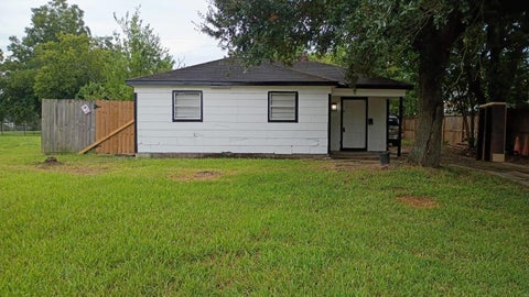 Photo of 1302 Thomas Avenue, Pasadena, TX 77506 (MLS # 81101532)