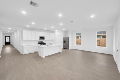 514 Robin Street Angleton TX 77515