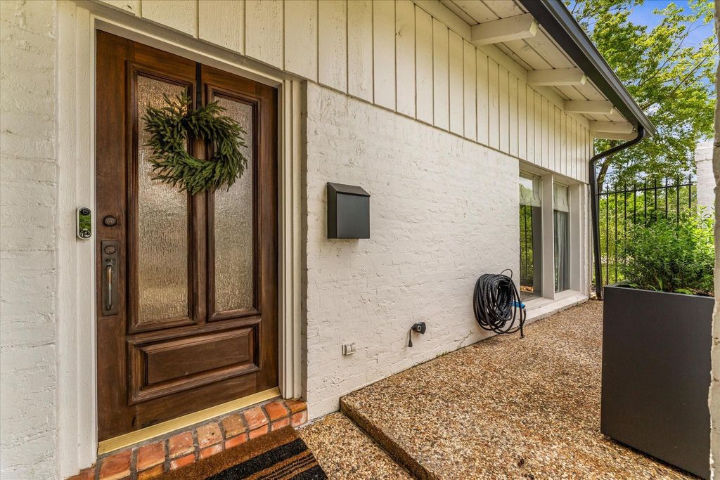 Photo of 7915 Del Monte Drive, Houston, TX 77063 (MLS # 34429507)