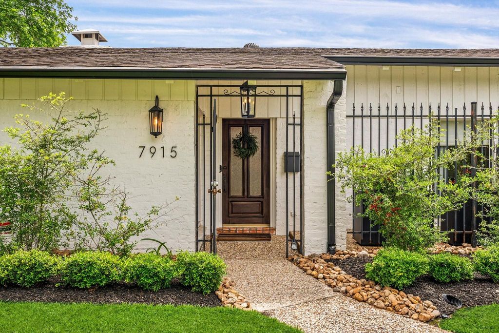Photo of 7915 Del Monte Drive, Houston, TX 77063 (MLS # 34429507)