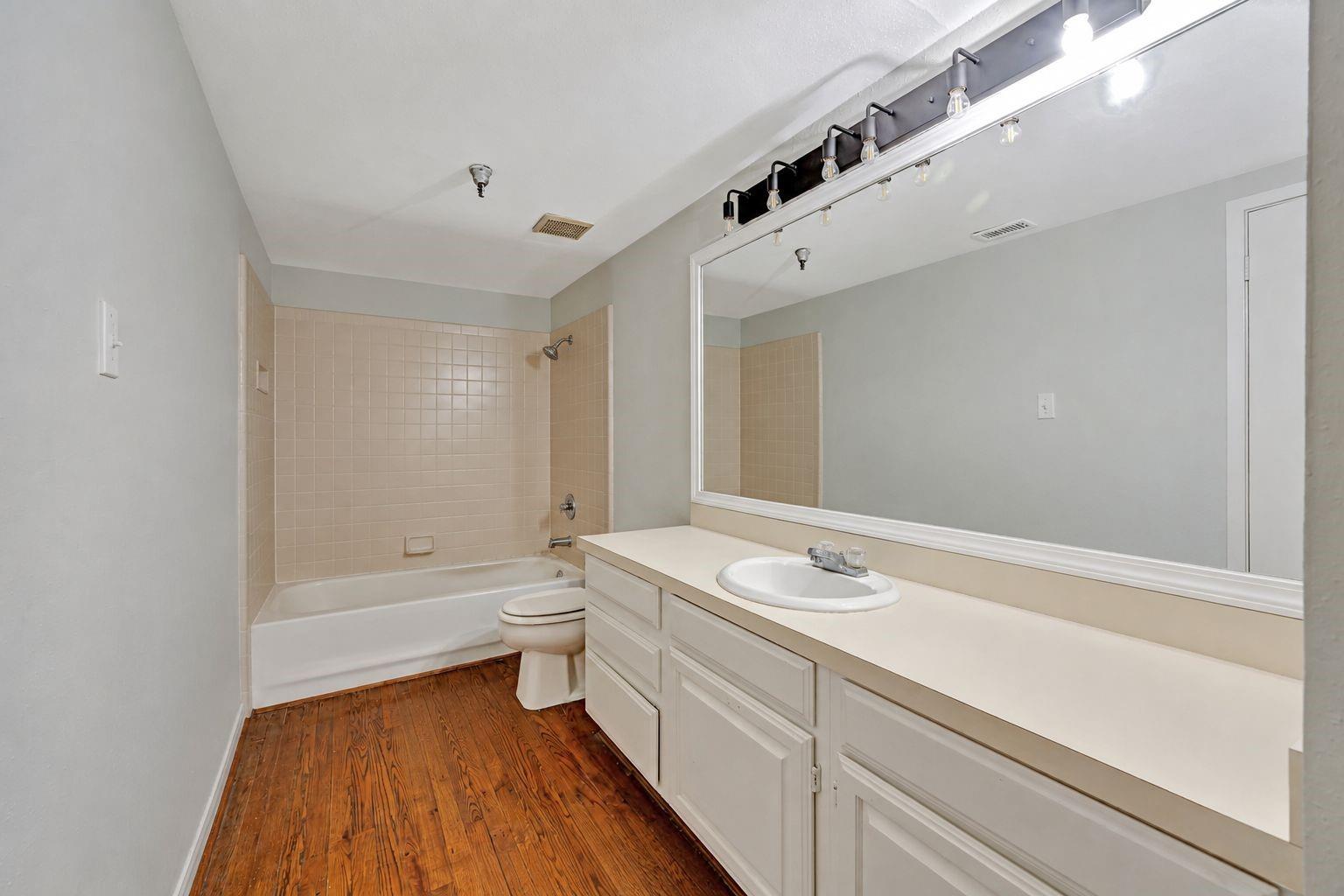 2121 Strand St 2B