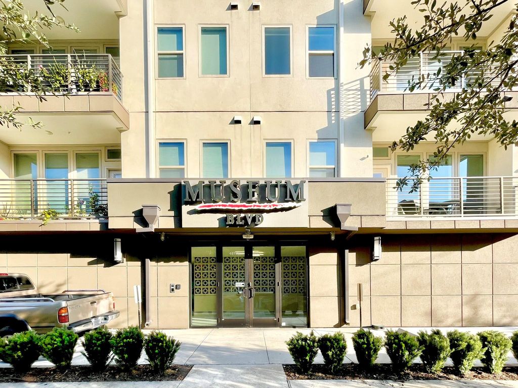 Photo of 4819 Caroline Street #112, Houston, TX 77004 (MLS # 81409106)