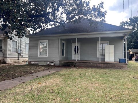 Photo of 513 W Caney St, Wharton, TX 77488 (MLS # 12184411) Photo of 513 W Caney St, Wharton, TX 77488 (MLS # 12184411)