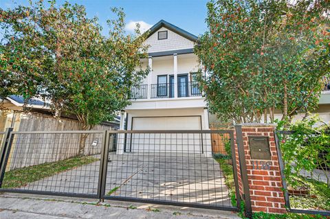 Photo of 1128 E 24th Street, Houston, TX 77009 (MLS # 21119101)