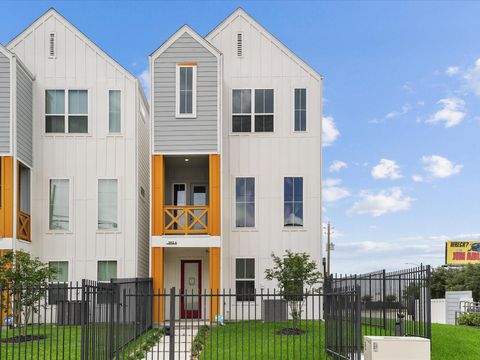 Photo of 3903 Pinemont Drive #A, Houston, TX 77018 (MLS # 36963782)