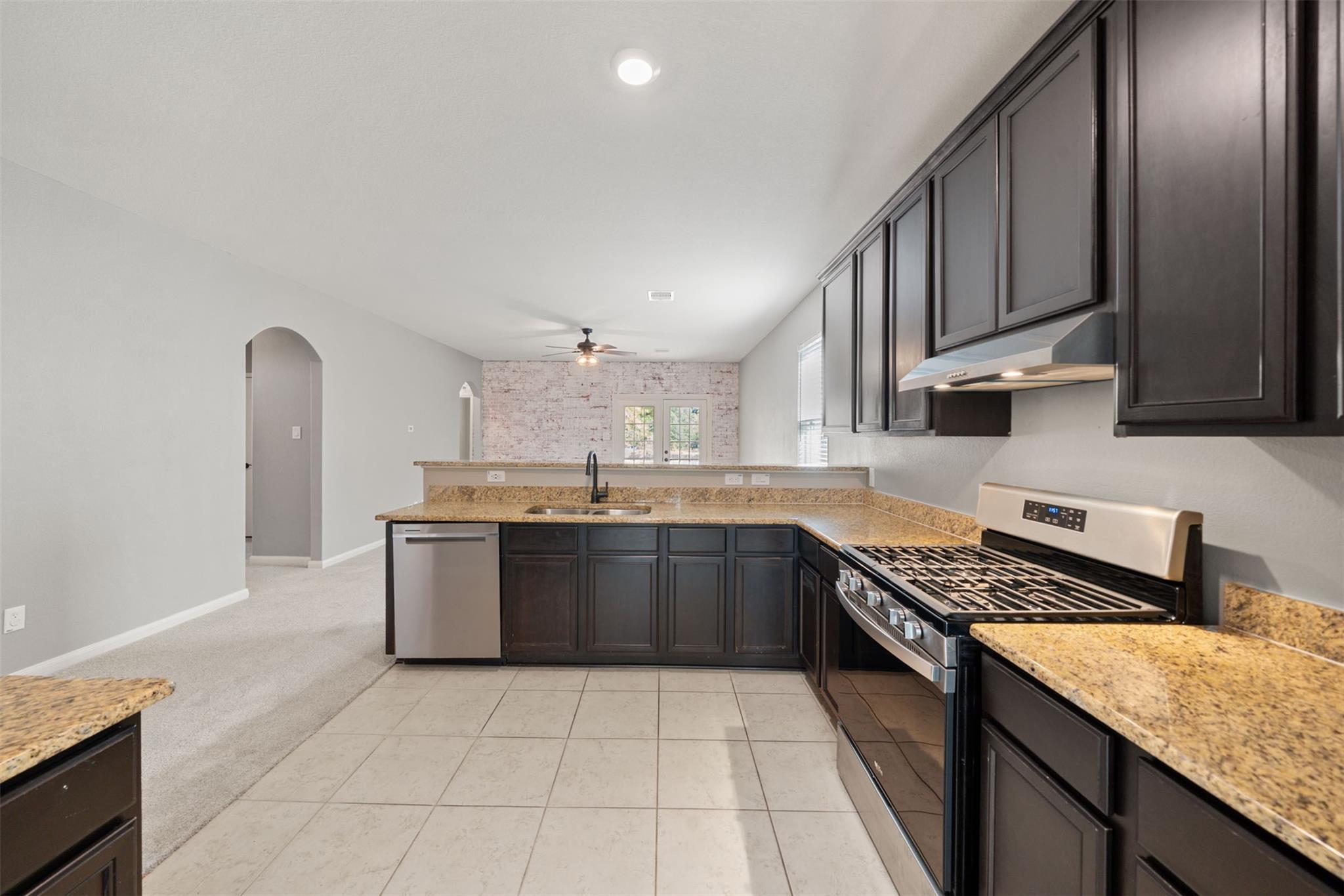 8885 Oval Glass Street