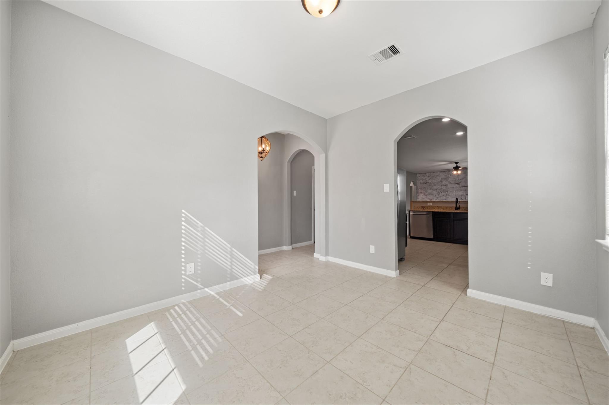 8885 Oval Glass Street
