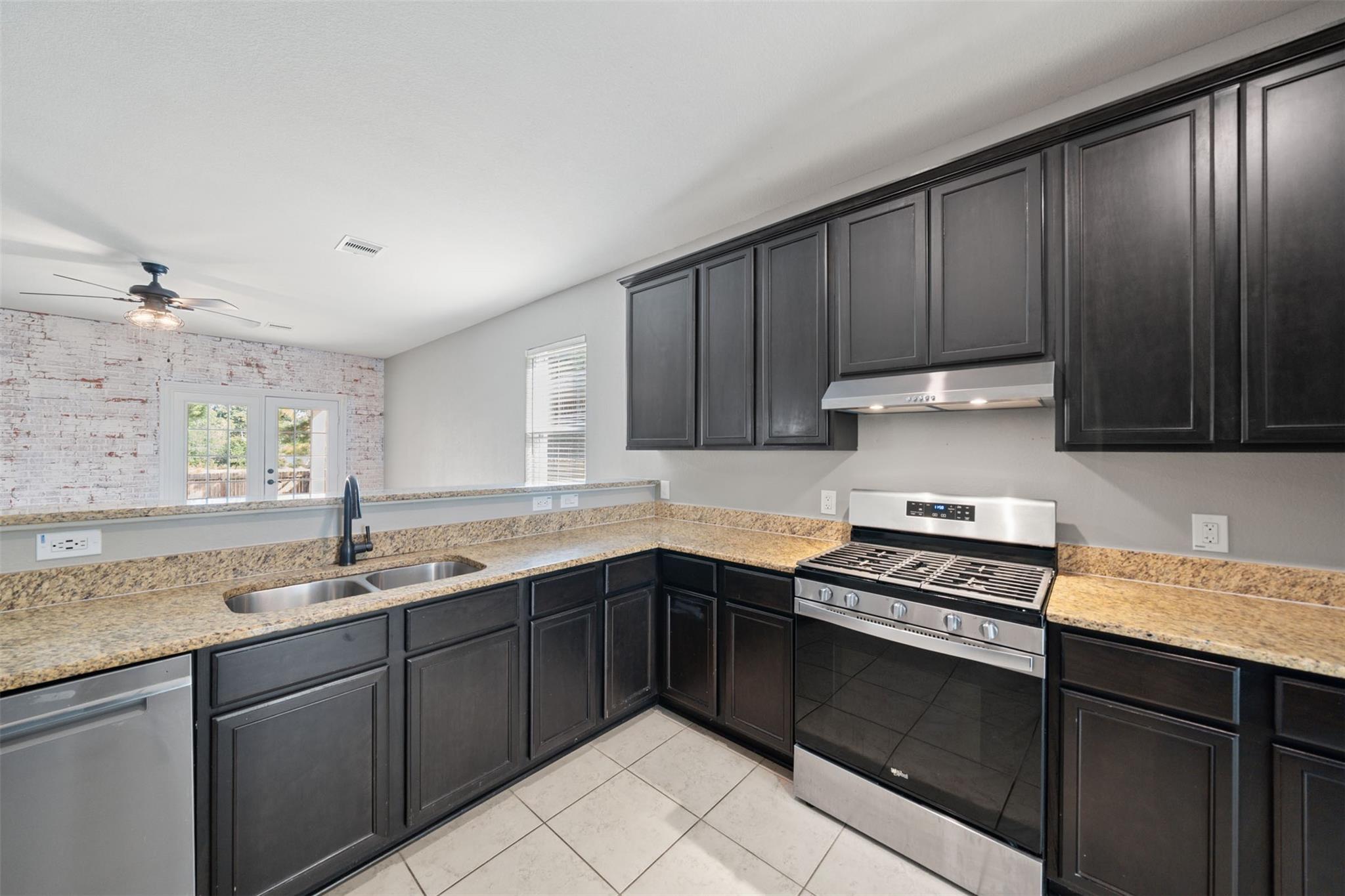 8885 Oval Glass Street