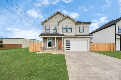 Photo of 320 E Main Street, La Porte, TX 77571 (MLS # 16368658)