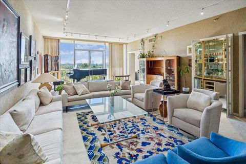 Photo of 121 N Post Oak Lane #705, Houston, TX 77024 (MLS # 7628647)